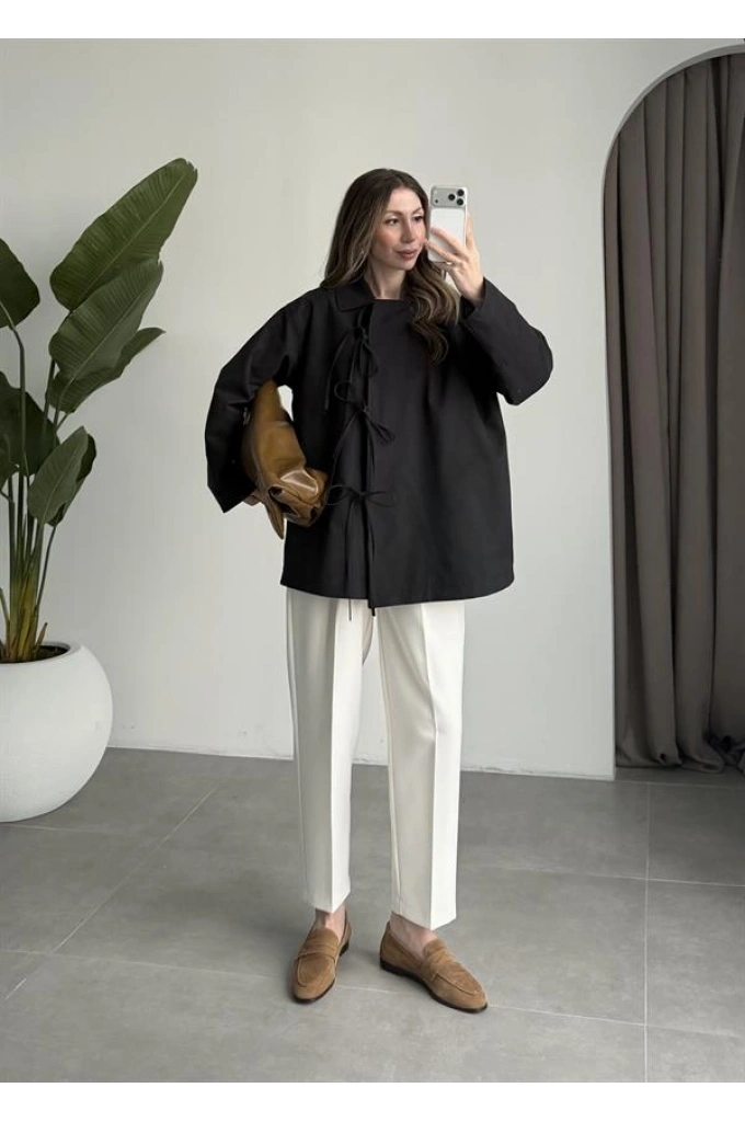 Fiyonk Detaylı Astarlı Siyah Trençkot