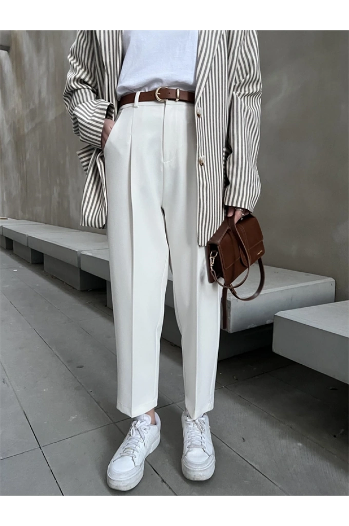 Kemerli Beyaz Havuç Kumaş Pantolon