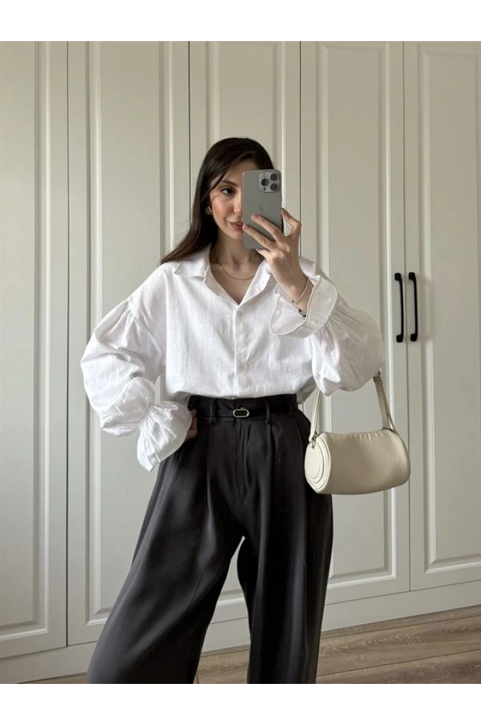 Kolu Volanlı Beyaz Keten Gömlek