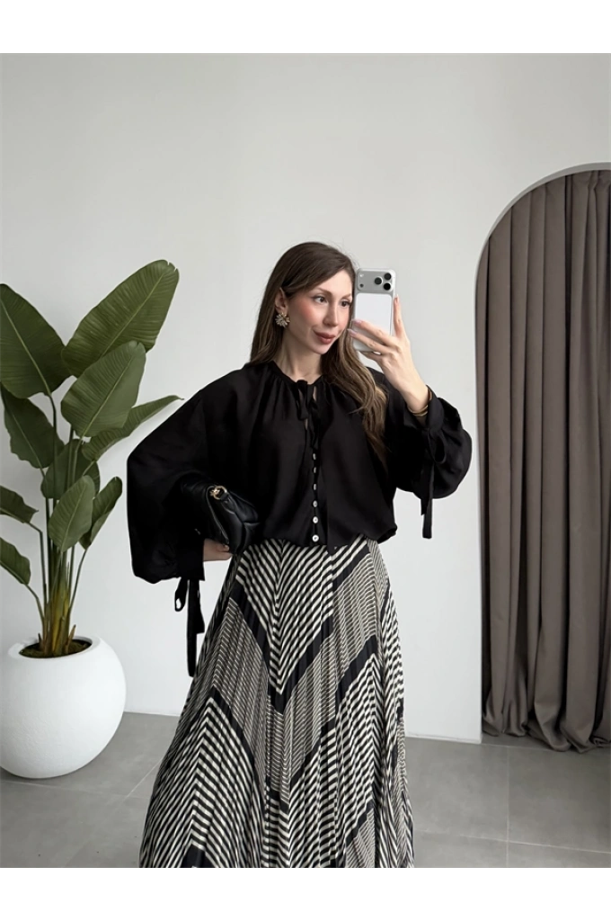 Önden Bağcıklı Siyah Bluz Gömlek