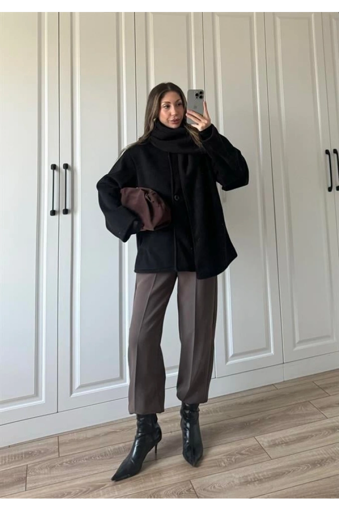 Şal Atkılı Siyah Kaşe Ceket