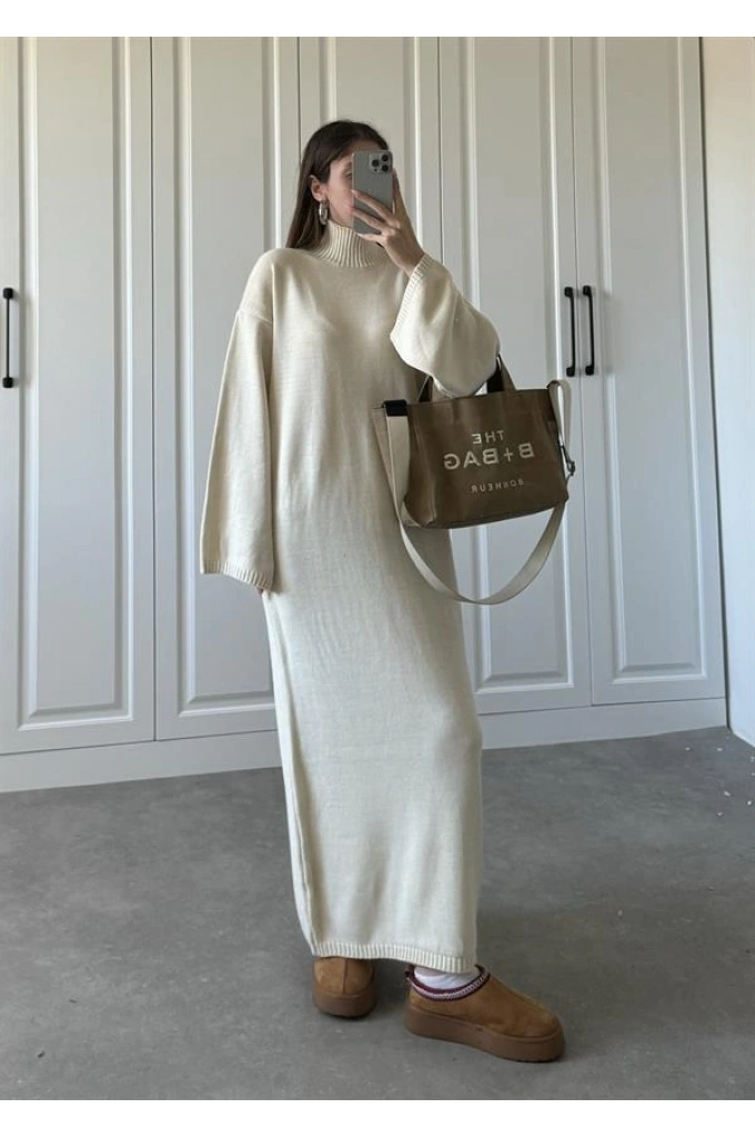 Taş Dik Yaka Oversize Triko Elbise