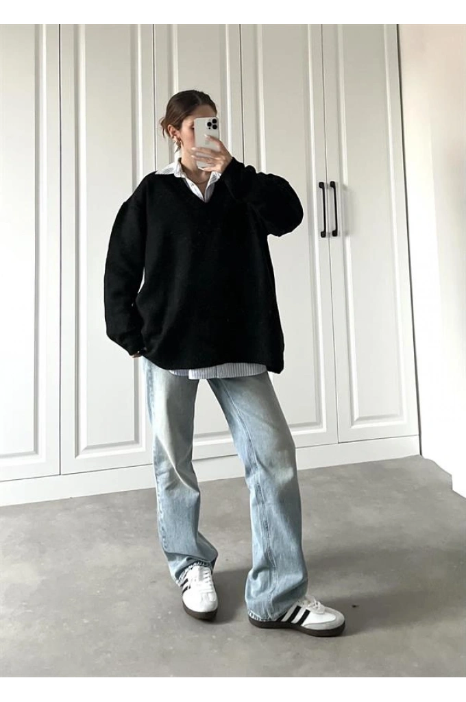 V Yaka Oversize Siyah Basic Kazak