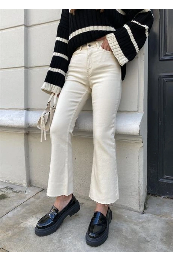 ZR MODEL BEJ KESİK PAÇA JEAN