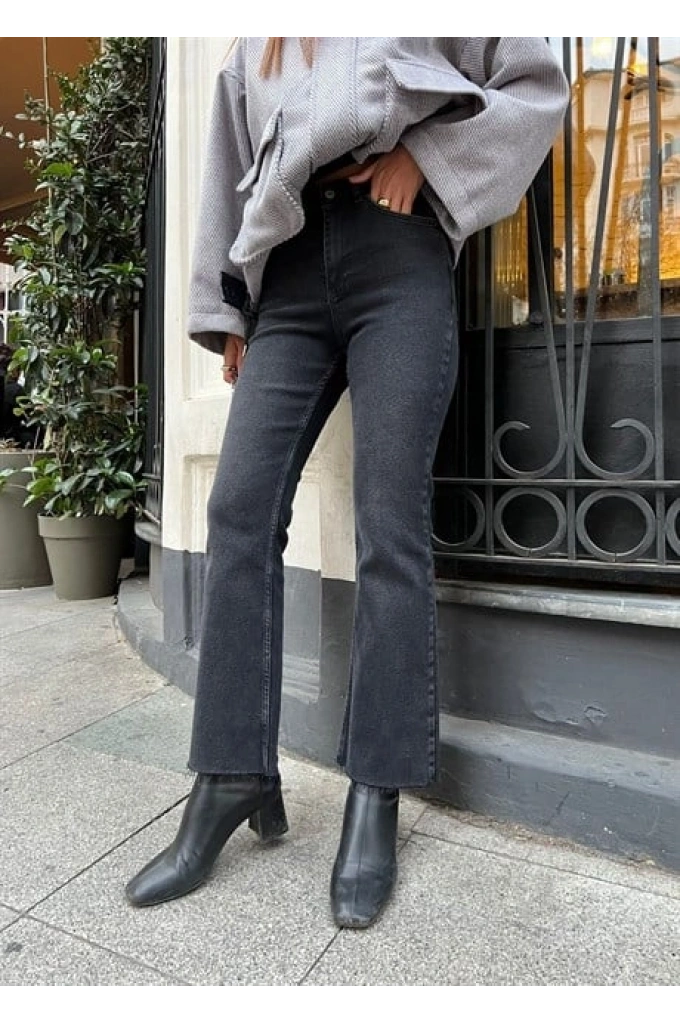 ZR MODEL SİYAH KESİK PAÇA JEAN