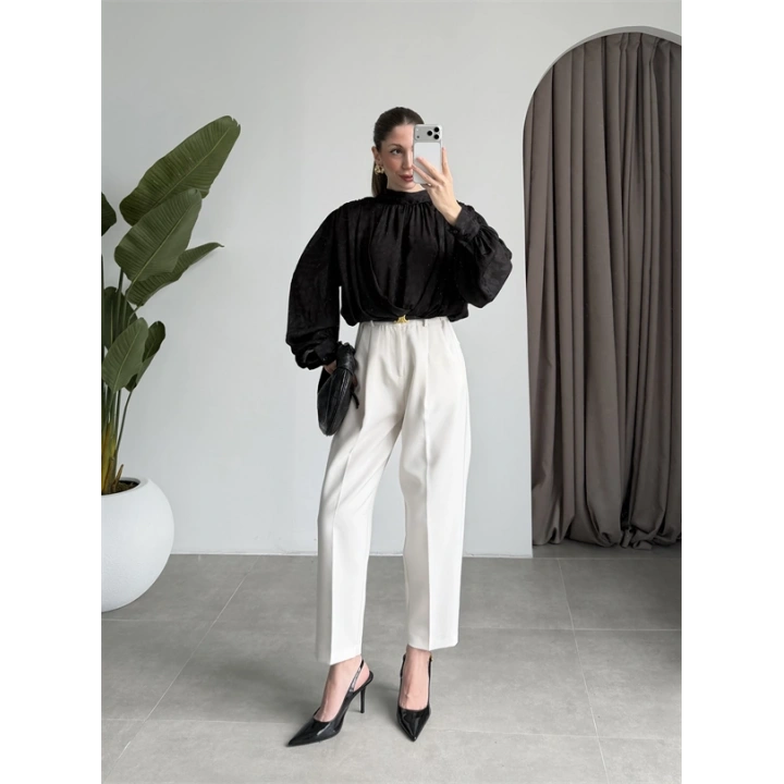 Arkadan Bağlamalı Dökümlü Siyah Bluz