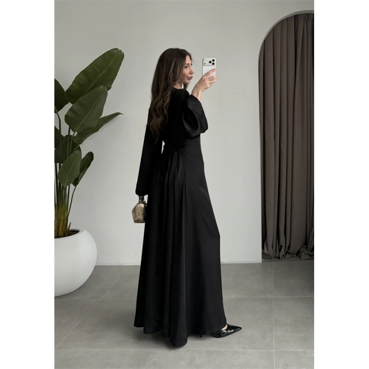 Arkadan Bağlamalı Siyah Saten Elbise