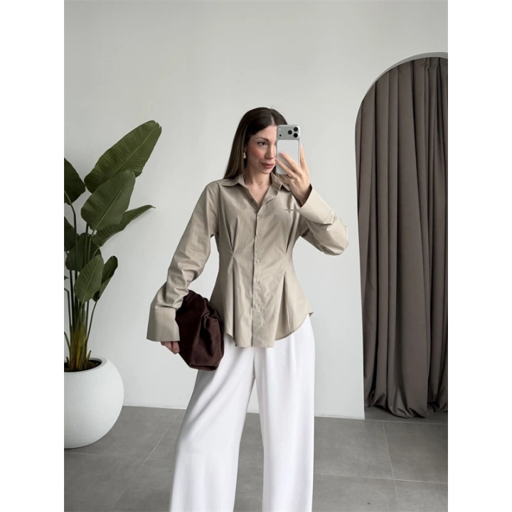 Belden Oturtmalı Pilili Bej Poplin Gömlek