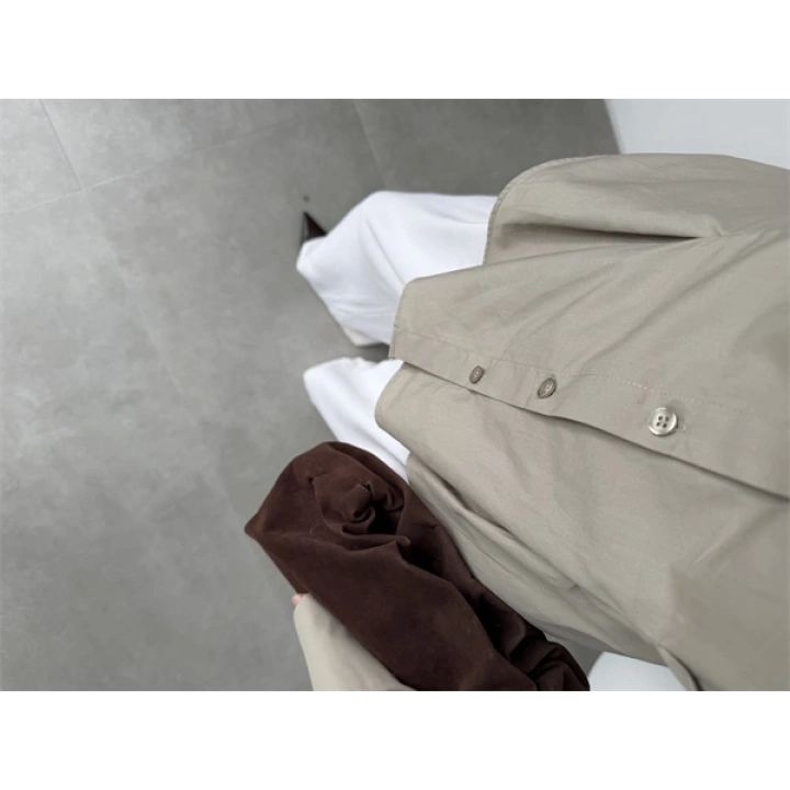 Belden Oturtmalı Pilili Bej Poplin Gömlek