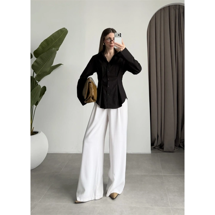 Belden Oturtmalı Pilili Siyah Poplin Gömlek