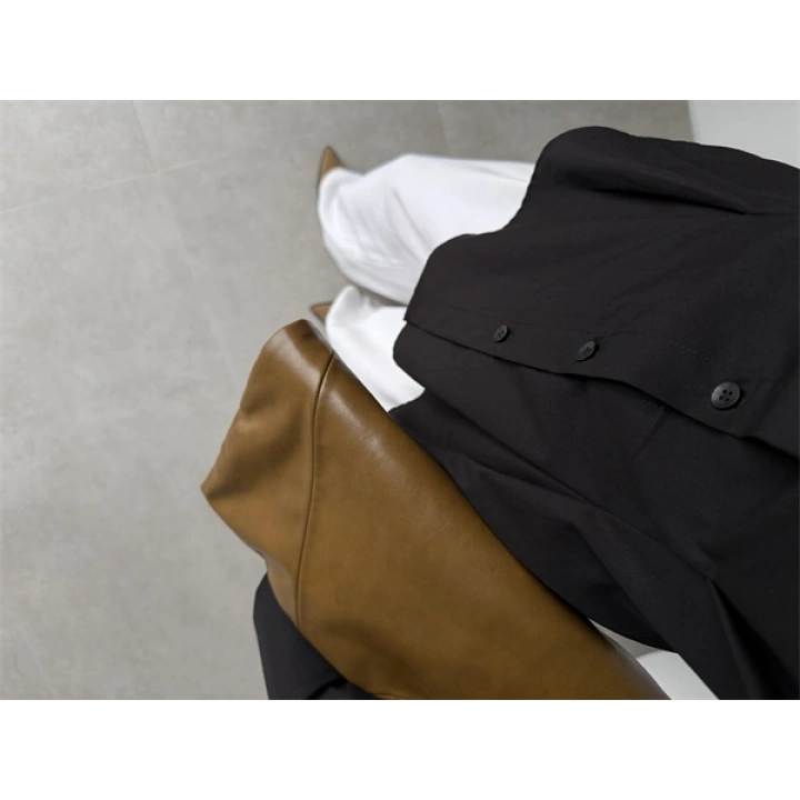 Belden Oturtmalı Pilili Siyah Poplin Gömlek