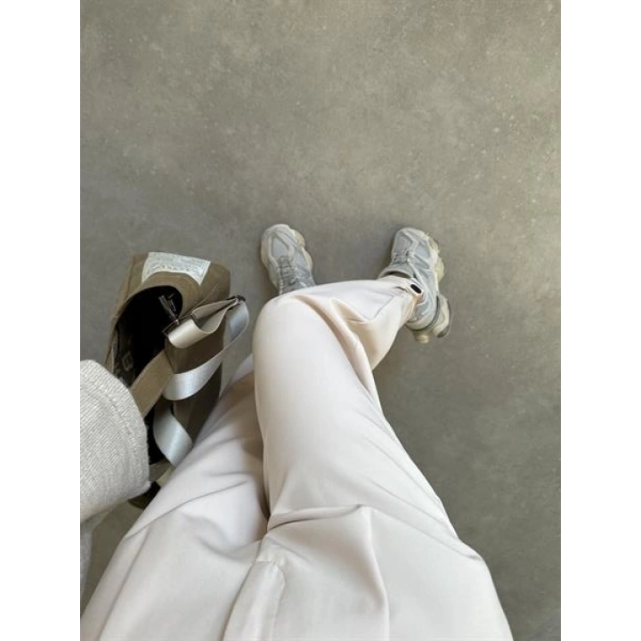 Bilek Düğme Detaylı Taş Pantolon