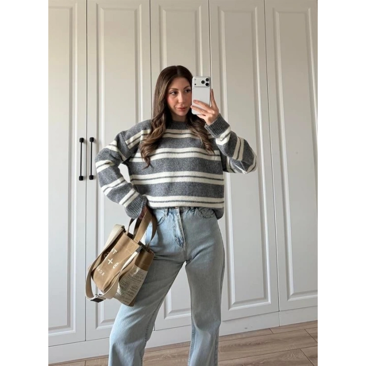 Çizgili Oversize Gri Yün Kazak