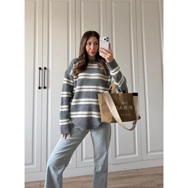 Çizgili Oversize Gri Yün Kazak