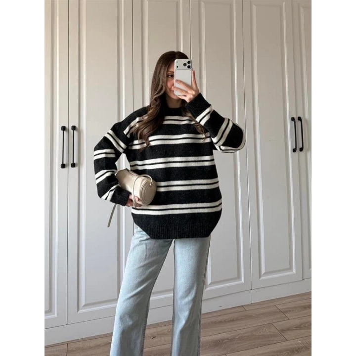 Çizgili Oversize Siyah Yün Kazak