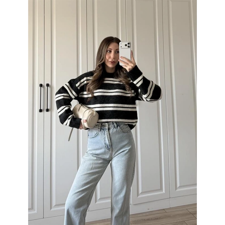 Çizgili Oversize Siyah Yün Kazak