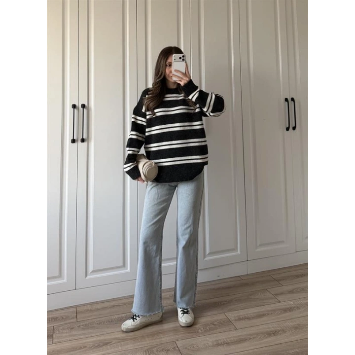 Çizgili Oversize Siyah Yün Kazak