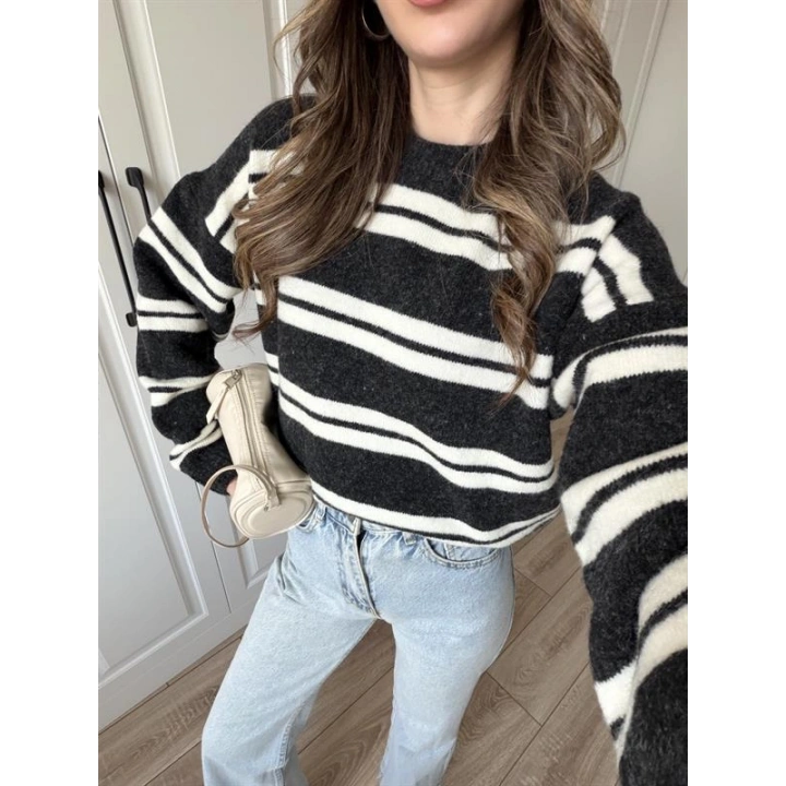 Çizgili Oversize Siyah Yün Kazak