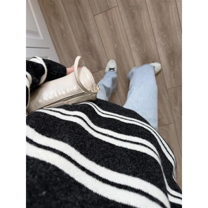 Çizgili Oversize Siyah Yün Kazak