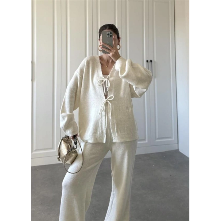 Esa Önü Bağlamalı Ekru Triko Hırka Takım