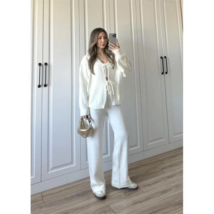 Esa Önü Bağlamalı Ekru Triko Hırka Takım