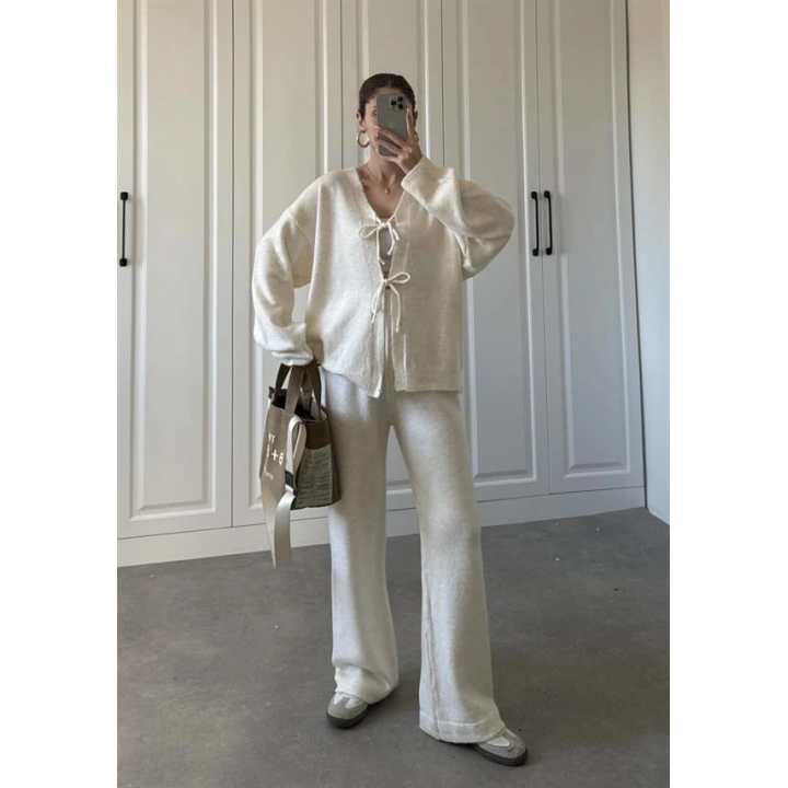 Esa Önü Bağlamalı Ekru Triko Hırka Takım