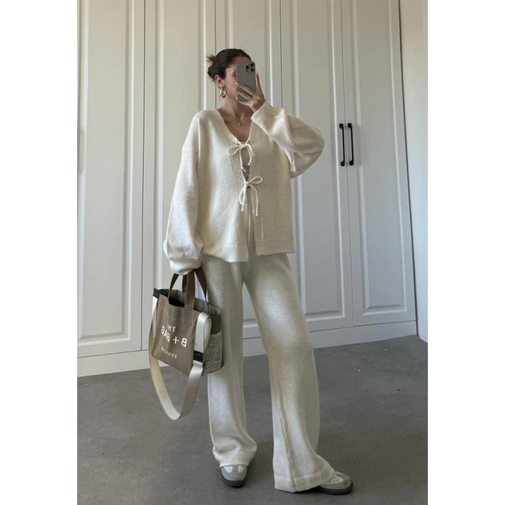 Esa Önü Bağlamalı Ekru Triko Hırka Takım