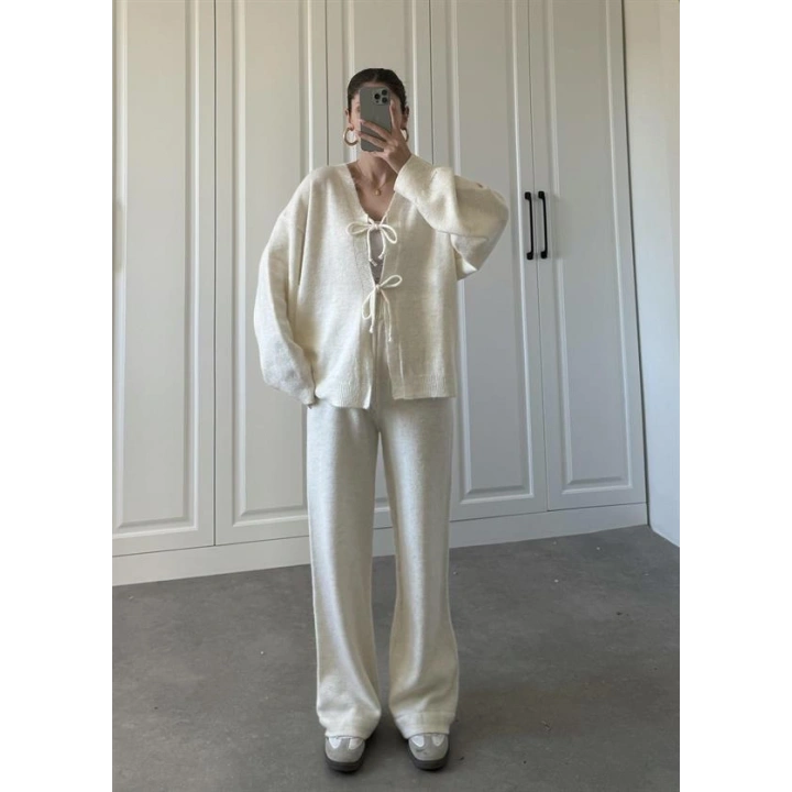 Esa Önü Bağlamalı Ekru Triko Hırka Takım