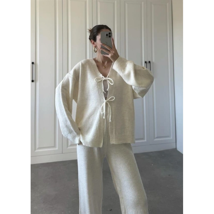 Esa Önü Bağlamalı Ekru Triko Hırka Takım