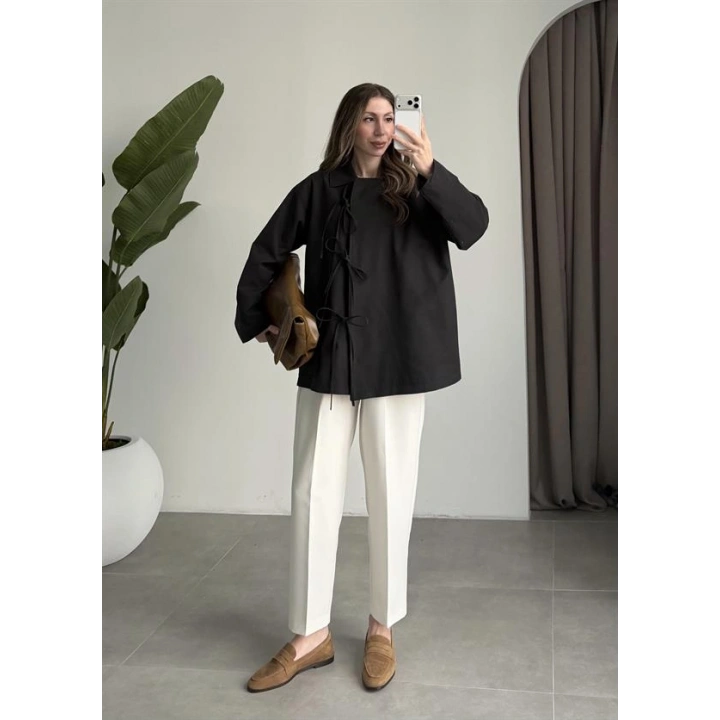 Fiyonk Detaylı Astarlı Siyah Trençkot