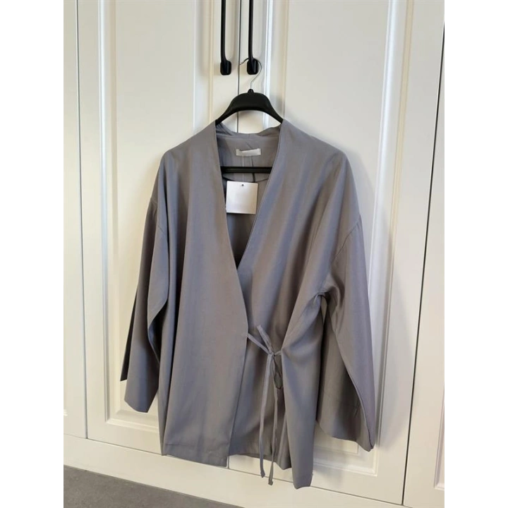 Gri Yandan Bağlamalı Tensel Kimono Ceket