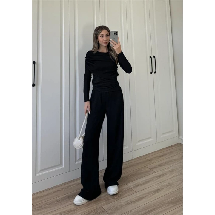 Kayık Yaka Büzgülü Siyah Bluz Takım