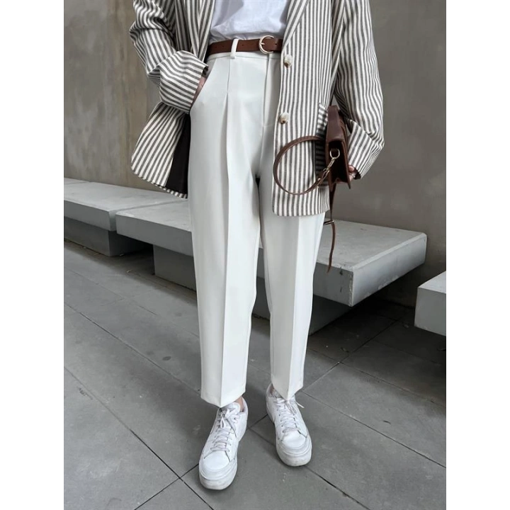 Kemerli Beyaz Havuç Kumaş Pantolon