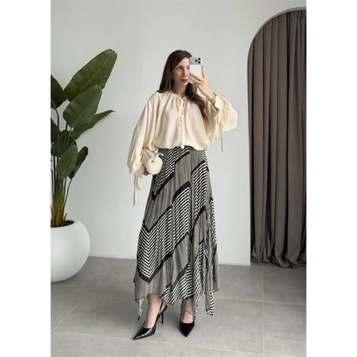 Önden Bağcıklı Ekru Bluz Gömlek