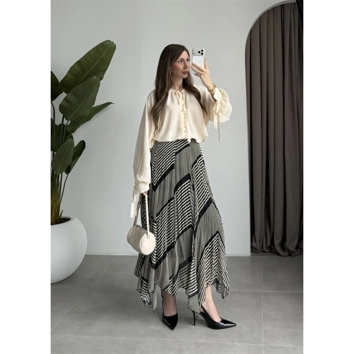 Önden Bağcıklı Ekru Bluz Gömlek