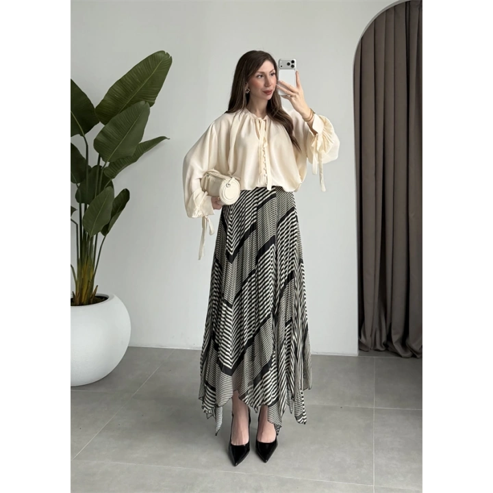 Önden Bağcıklı Ekru Bluz Gömlek