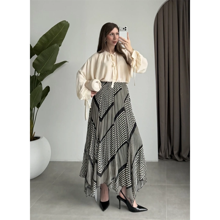 Önden Bağcıklı Ekru Bluz Gömlek