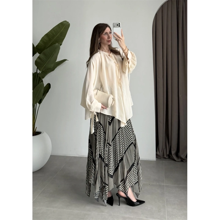 Önden Bağcıklı Ekru Bluz Gömlek