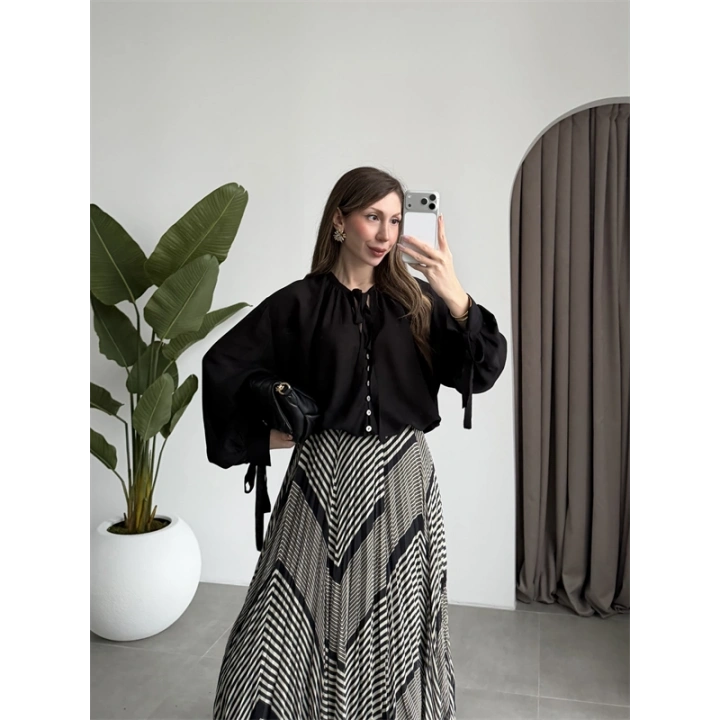 Önden Bağcıklı Siyah Bluz Gömlek