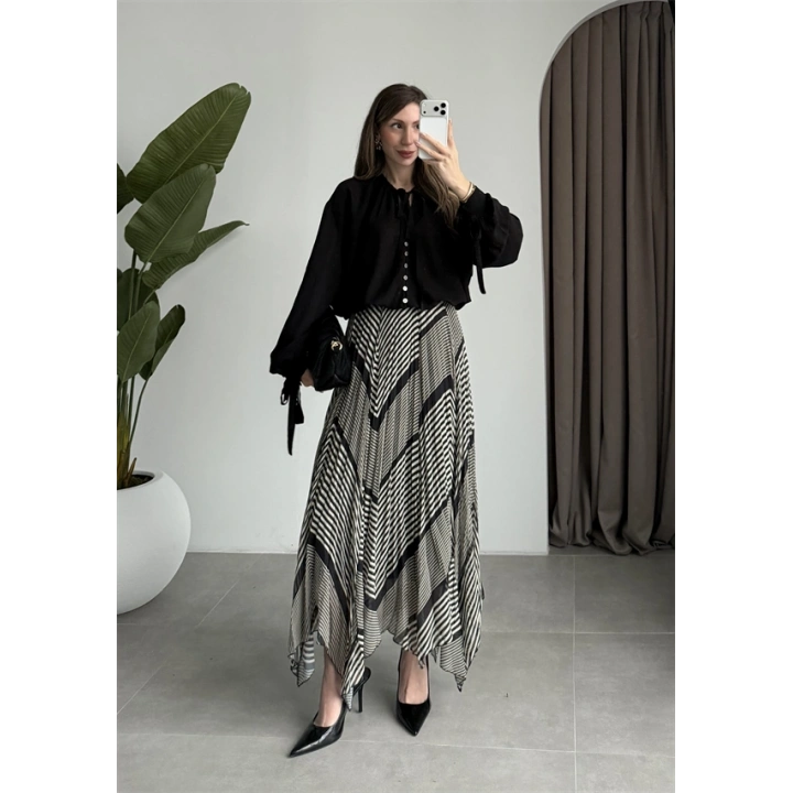 Önden Bağcıklı Siyah Bluz Gömlek