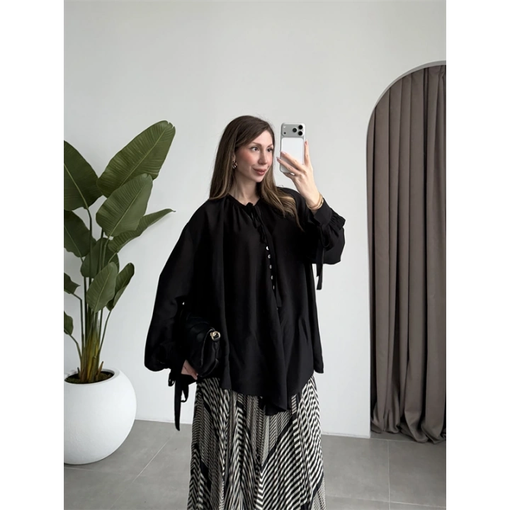 Önden Bağcıklı Siyah Bluz Gömlek