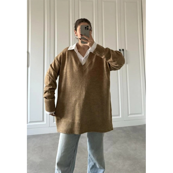 V Yaka Oversize Camel Triko Kazak