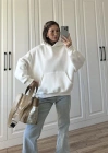 Şardonlu Oversize Beyaz Sweatshirt