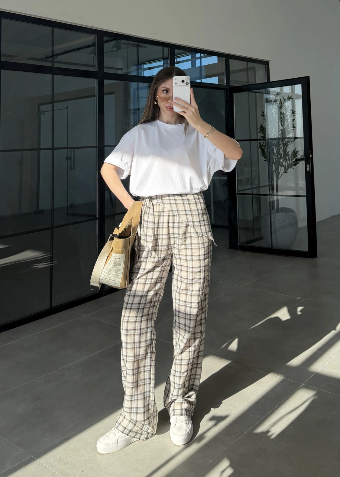 Ekose Bağlamalı Bej Pantolon