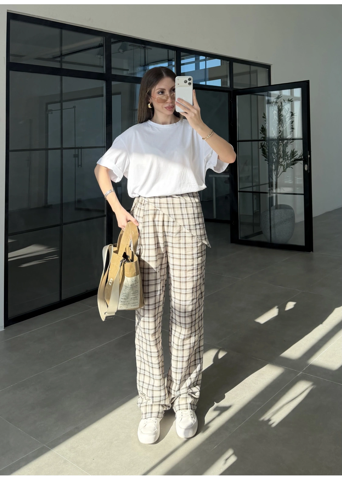 Ekose Bağlamalı Bej Pantolon