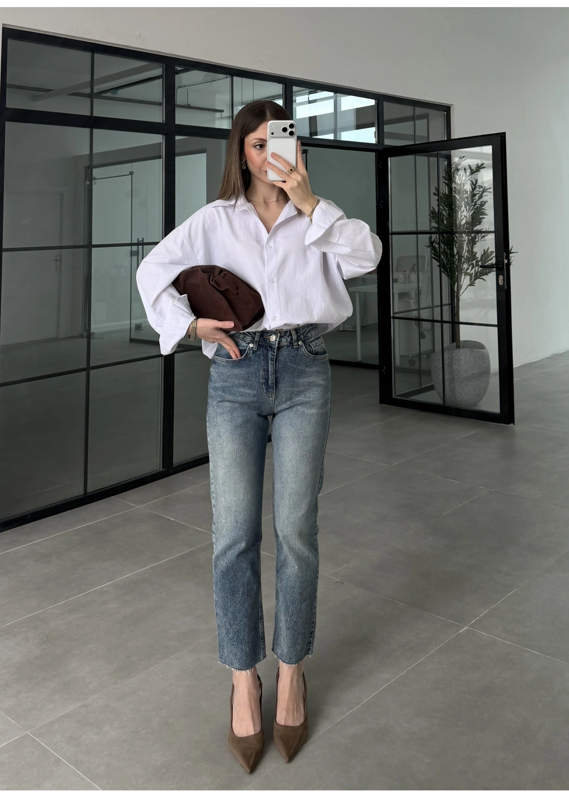 Fit Kalıp Kesik Paça Mavi Yıkamalı Jean