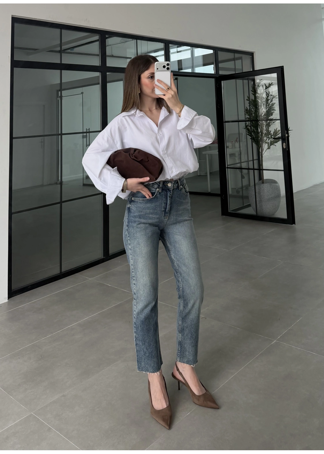 Fit Kalıp Kesik Paça Mavi Yıkamalı Jean