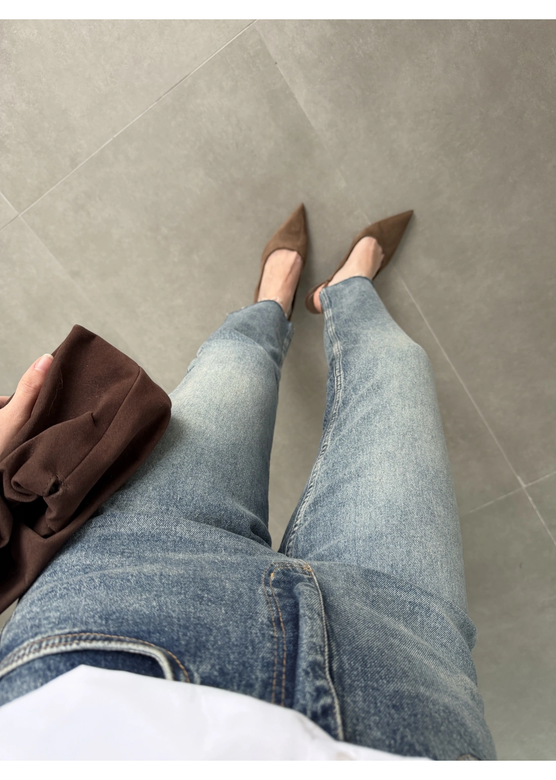 Fit Kalıp Kesik Paça Mavi Yıkamalı Jean