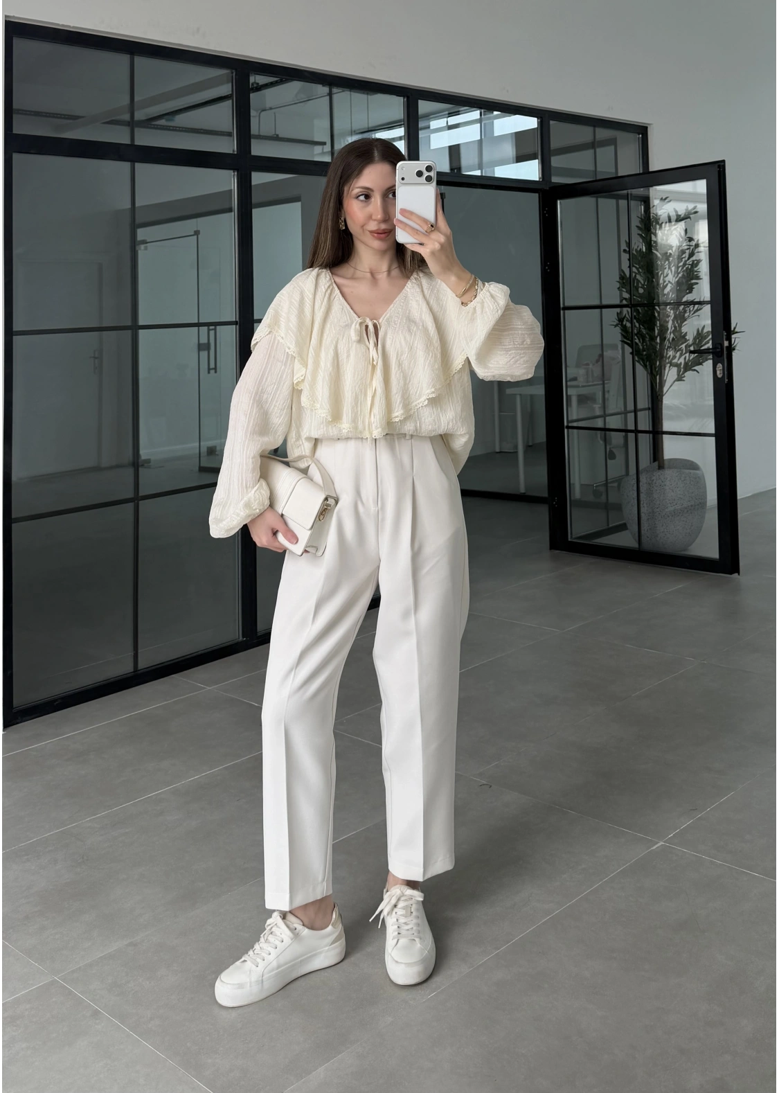 Pelerin Yaka Dantel İşlemeli Ekru Gömlek