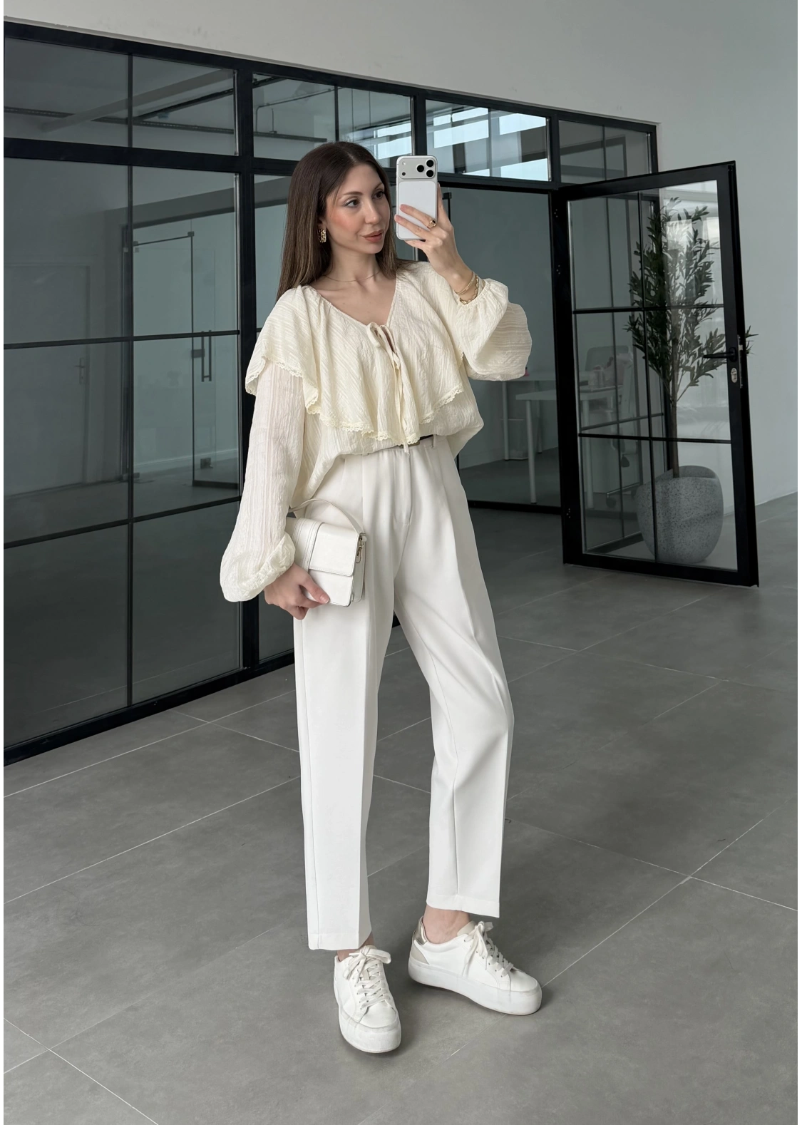 Pelerin Yaka Dantel İşlemeli Ekru Gömlek